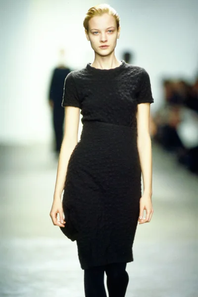 Look 16